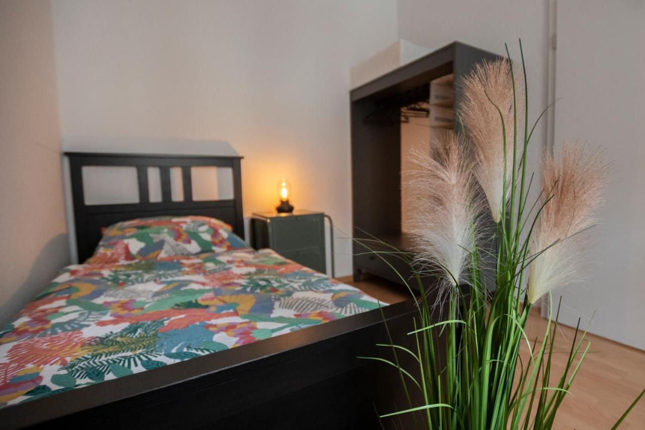 Zwickau Mittendrin, Tolles Balkon-Apartment Ngoại thất bức ảnh