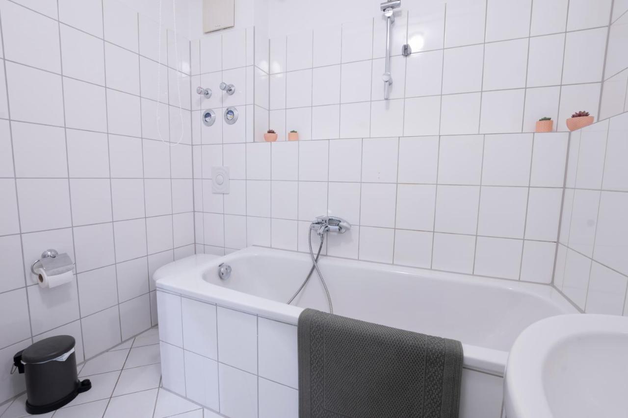 Zwickau Mittendrin, Tolles Balkon-Apartment Ngoại thất bức ảnh